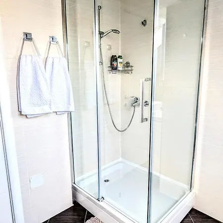 Spacious & Attractive 600m-7minuta Hoda Od Centra, Mogucnost Za Parking-apartmani-nsmilos *